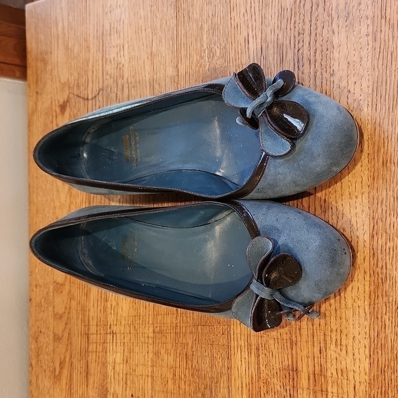 Moschino Cheap and Chic Blue Suede Kitten Heel w/ Floral Detail Size 7.5 - Picture 1 of 10